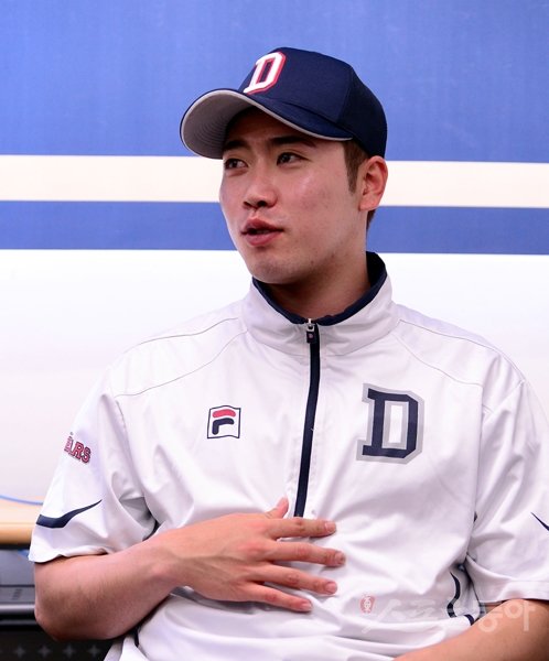 스물여섯 나이에 벌써 두 번째 트레이드, 이제 두산맨으로 변신한 고원준이 새 출발을 다짐하고 있다. 마산|김종원 기자 won@donga.com