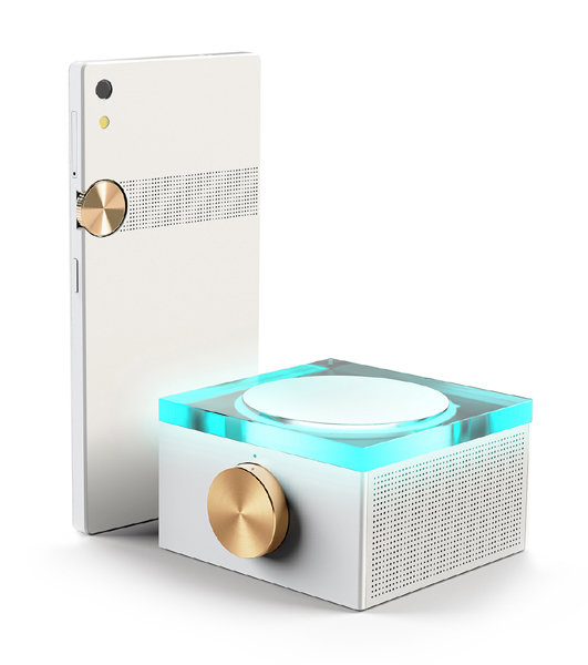 팬택이 ‘스카이’ 브랜드의 새 제품 ‘IM-100’을 공개했다. 40만원대 중저가 제품이지만 강력한 오디오 성능과 아날로그 감성의 휠키 적용, 무선 충전 및 스피커 기능을 갖춘 ‘스톤’을 함께 제공하는 등 매력적인 요소들로 가득하다. 사진제공|팬택