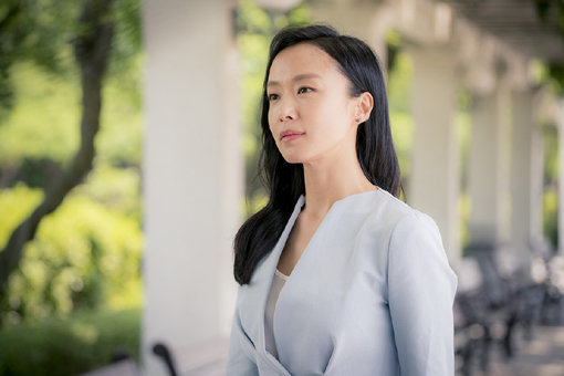 미국 종영 드라마를 리메이크하는 케이블채널 tvN 금토드라마 ‘굿와이프’의 결말을 두고 제작진이 고민에 빠졌다. 사진제공|tvN