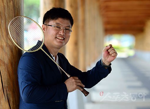 김영섭 회장이 이끄는 전라남도배드민턴협회는 전문체육단체와 생활체육회의 통합에 있어 모범사례로 꼽힌다. 김 회장은 경기인들은 물론 행정가들과도 스스럼없이 지내며 통합협회를 이끌고 있다. 화순 | 김민성 기자 marineboy@donga.com