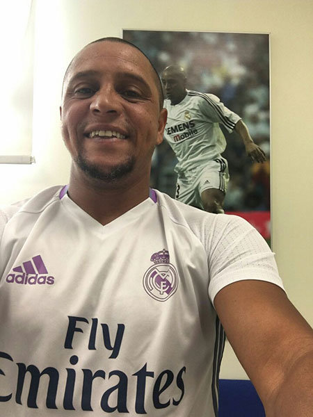 브라질축구의 전설로 통하는 호베르투 카를로스가 스포츠동아와 2016리우데자네이루올림픽 특집 인터뷰를 위해 직접 셀프카메라 사진 한 장을 보내왔다. 카를로스는 “리우올림픽의 성공적 개최, 브라질과 한국축구의 동반성장을 바란다”는 메시지를 전해왔다. 리우데자네이루 | 남장현 기자 yoshike3@donga.com