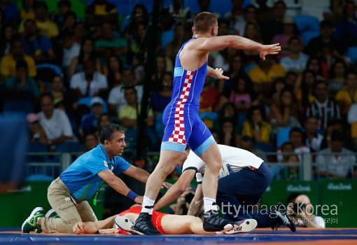 쓰러져 있는 로만 블라소프. ⓒGettyimages이매진스