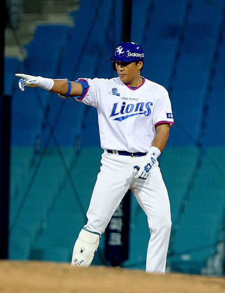 삼성 이승엽이 23일 대구 삼성라이온즈파크에서 열린 SK와 홈경기 4회말 2사 1·2루서 1타점 중전 적시타를 날리며 통산 1389타점으로 역대 최다 타점 타이를 기록했다. 사진제공｜스포츠코리아