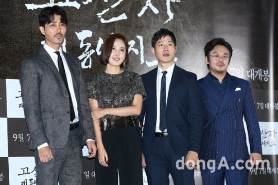 ‘고산자, 대동여지도’가 30일 시사회를 통해 베일을 벗었다. 김정호 역을 맡아 처음 실존인물을 연기한 차승원(왼쪽)은 관객의 마음을 흔들어놓고 눈물샘까지 자극하며 연기자로서의 한계를 뛰어넘는 모습을 보여준다. 동아닷컴 방지영 기자 doruro@donga.com