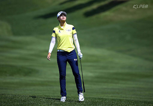 박성현이 한 시즌 최다 상금기록을 눈앞에 두고 있다. 8일부터 인천 영정도 스카이72골프장 하늘코스에서 열리는 이수그룹 KLPGA챔피언십에서 최소 본선만 진출해도 신기록을 달성할 수 있다. 기존의 최다 상금기록 보유자는 김효주였다. 사진제공|KLPGA