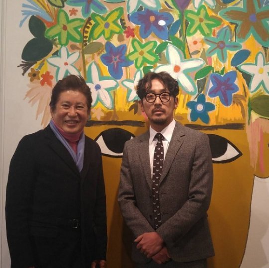 하정우 그림 전시회에 참석한 아버지 김용건. 사진=김용건 인스타그램