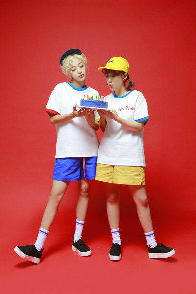 느닷없이 가요계에 나타난 여성듀오 볼빨간 사춘기는 사춘기 소녀들의 발그레한 볼처럼 풋풋하고 순수한 매력으로 음악 팬들을 만나고 있다. 사진제공｜쇼파르뮤직