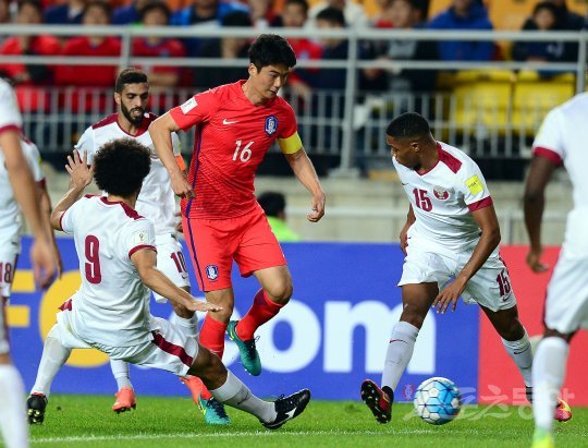 축구대표팀 기성용(가운데). 스포츠동아DB