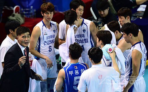 지난해 V리그 챔피언결정전에 오르지 못했던 삼성화재. 절치부심이란 단어를 새긴 채 삼성화재는 다채로운 공격 패턴으로 다시 왕좌 탈환에 나선다. 2016 청주-KOVO컵 때의 모습. 스포츠동아DB