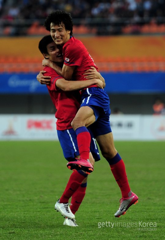 2010 광저우 아시안게임 당시 이란전에 출전했던 지동원(오른쪽). 사진=ⓒGettyimages이매진스