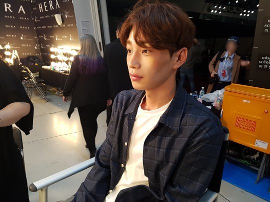 “혹시 인형이세요? 조각미남 발견!”