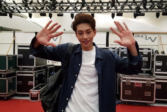 “다음 컬렉션을 기대해 주세요.”