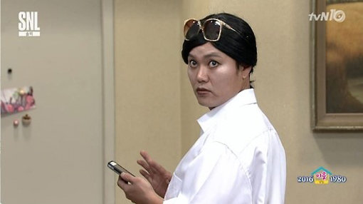 케이블채널 tvN ‘SNL코리아’에서 최순실씨를 연상케 하는 분장으로 시국을 풍자한 김민교. 사진출처|tvN 방송화면 캡처