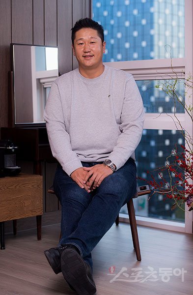 생애 첫 메이저리그 도전을 마친 뒤 휴식을 취하고 있는 이대호는 올 겨울 여러 팀을 만나며 진로를 결정할 계획이다. 3일 서울 강남구 청담동에서 만난 이대호. 김진환 기자 kwangshin00@donga.com