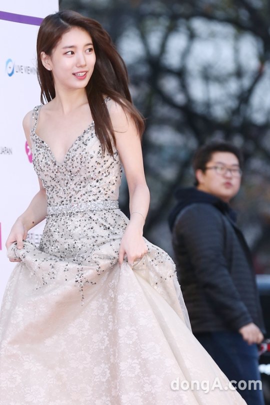 수지 '뒤돌아보지 않으면 반칙'