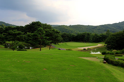 스포츠동아와 동아일보, 인터넷 골프예약 서비스업체 XGOLF가 공동 주최하는 ‘2016소비자만족 10대 골프장’에 선정된 파크밸리 골프장(강원도 원주)은 합리적 그린피, 잘 관리된 코스와 레이아웃, 아름다운 풍경과 친절한 서비스 등 다시 찾고 싶은 매력을 두루 갖추고 있다. 사진제공 | 파크밸리