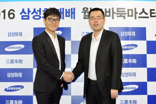 삼성화재배 결승3번기에서 ‘중-중 형제대결’을 벌이는 커제 9단(왼쪽)과 퉈자시 9단. 사진제공|삼성화재