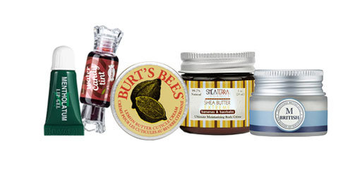 작은 크기와 개성 있는 효능으로 인기를 얻고 있는 미니 뷰티 아이템들. 왼쪽부터 멘소래담 ‘메디케이티드 립젤 트윈팩’의 미니 립젤, 더샘의 ‘샘물 워터 캔디 틴트’, 버츠비의 ‘레몬 버터 큐티클 크림 미니’, 시어테라 오가닉스 ‘시어버터 익스트림 바나나&바오밥 바디크림 미니’, 브리티시엠 ‘댄디 하드 페이스트’