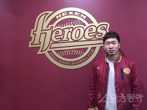 외야수 고종욱은 ‘무명의 요람’ 넥센이 만들어낸 또 하나의 스타다. 2011년 입단 이후 이렇다할 주목을 받지 못했지만, 지난 시즌 알을 깨고 나와 KBO리그에 새 바람을 일으켰다. 그러나 질주는 여기서 멈추지 않을 전망이다. 올 시즌에도 고종욱을 눈여겨봐야하는 이유는 그의 가파른 성장세 때문일지도 모른다. 강산 기자 posterboy@donga.com