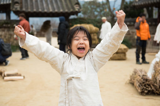 MBC가 사극 부활의 욕심을 내며 30부작 월화드라마 ‘역적’의 닻을 올렸다. 1, 2회가 방송된 가운데 초반 이야기는 주인공 홍길동의 아역을 맡은 이로운이 책임졌다. 사진제공｜MBC