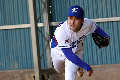 WBC 대표팀 막차를 탄 임창민이 짐을 풀기가 무섭게 21일 일본 오키나와에서 불펜마운드에 올랐다. 17일 임정우의 대체투수로 지목된 지 나흘만이다. 사진제공 ｜ KBO