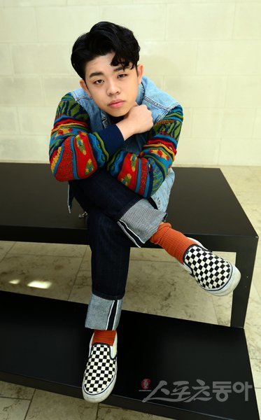 ‘김구라의 아들’에서 힙합가수 MC그리로 거듭나려는 김동현. 숱한 화제와 관심의 시선은 때로 논란도 만들었다. 하지만 긍정적이다. “논란이 나를 계속 깨우쳤다”는 그는 “쉬지 않고 연습하게 했다”고 말했다. 김종원 기자 won@donga.com