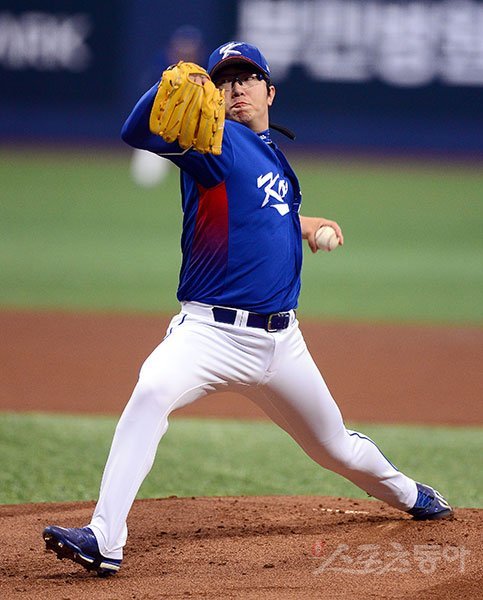양현종은 9일 대만과 1라운드 3차전 선발투수다. 조 4위가 되면 차기 대회에서 예선 라운드를 치러야하는 부담이 있다. 양현종의 어깨가 무거운 이유다. 고척 ｜ 김종원 기자 won@donga.com