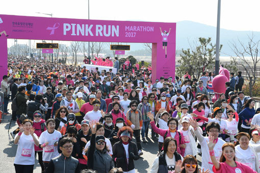 아모레퍼시픽 주관 ‘2017 핑크런’ 부산대회.