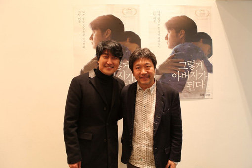 ‘변호인’ 시사회에 참석한 송강호(왼쪽)와 고레에다 히로카즈 감독. 사진제공｜티브로드폭스코리아