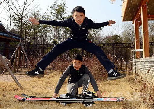 2017년 3월 23일 서울 강남 선릉공원에서 스키선수 이형주(위), 이승주 인터뷰. 김민성 기자 marineboy@donga.com