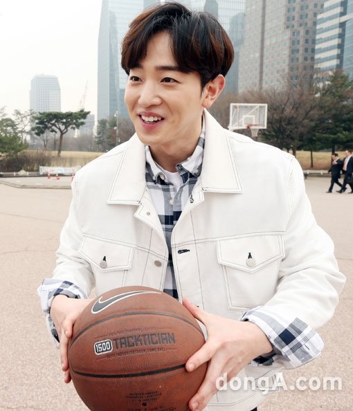 “내 취미는 농구야~슛이 너무 어렵다고? 내가 가르쳐줄게”