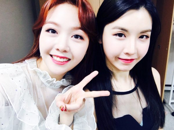 민아(왼쪽)·린아, 사진=워너비 공식 페이스북