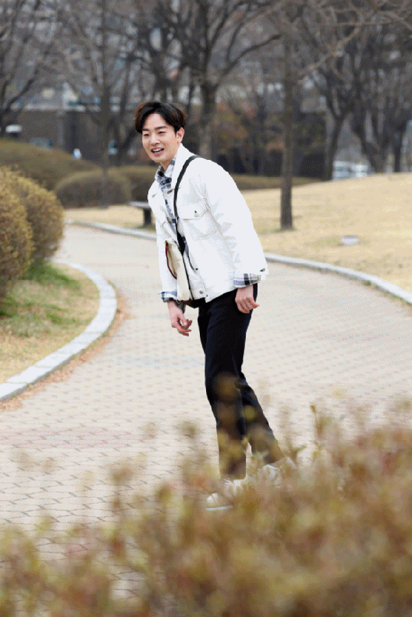 “요즘 보드를 타고 배우고 있…언젠간 멋있게 타고 말거야!”