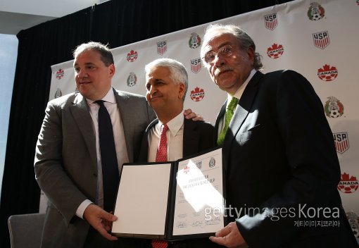 빅토르 몬타글리아니 캐나다축구협 회장, 수닐 굴라티 미국축구협 회장, 데시오 드 마리아 멕시코축구협 회장(왼쪽부터). ⓒGettyimages이매진스