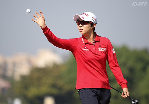 LPGA 투어에서 활동 중인 김효주는 국내 대회에 자주 나올 수 없음에도 불구하고 2017시즌 초반 KLPGA 투어 상금랭킹 1위에 올라있다. 사진제공 | KLPGA