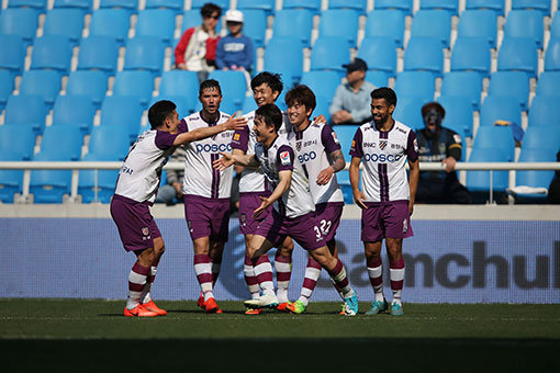 전남 드래곤즈는 15일 인천축구전용경기장에서 벌어진 인천 유나이티드와의 K리그 클래식 6라운드 원정경기에서 3-1로 이겨 개막 5연패 끝에 소중한 시즌 첫 승을 수확했다. 사진제공 | 한국프로축구연맹