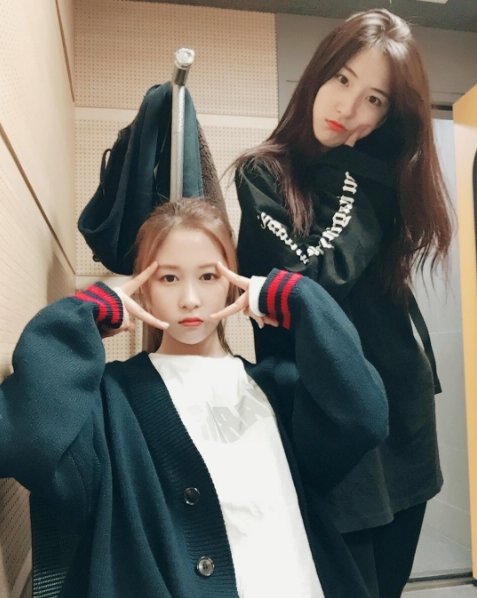 다영-은서. 사진|우주소녀 공식 인스타그램