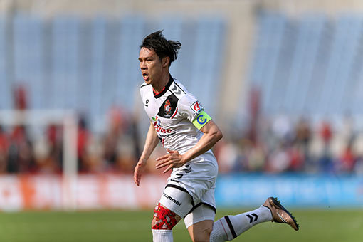 경남 배기종이 30일 부천종합운동장에서 열린 부천과의 K리그 챌린지(2부리그) 9라운드 원정경기에서 후반 45분 극적인 2-2 동점골을 뽑았다. 사진제공 | 한국프로축구연맹