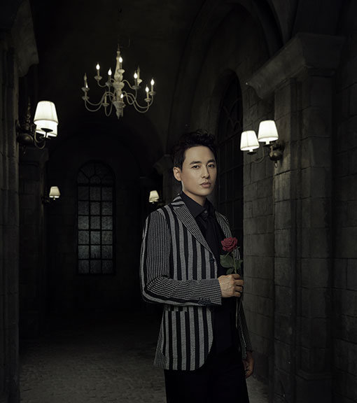 이지훈이 10년 만에 뮤지컬 ‘햄릿’과 재회한다. 19일 개막하는 이 작품을 통해 그는 끊임없이 도전하고, 성장하는 베테랑 배우로서의 원숙미를 선보일 예정이다. 사진제공 | 더길