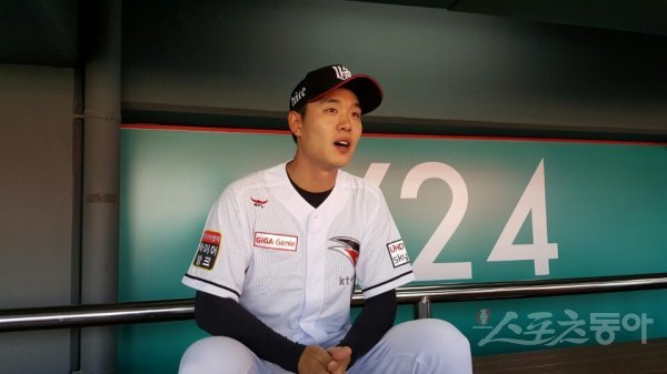 NC에서 트레이드된 kt 강장산이 이적 다음날인 1일 수원 SK전을 앞두고 각오를 전하고 있다. 수원 | 고봉준 기자 shutout@donga.com