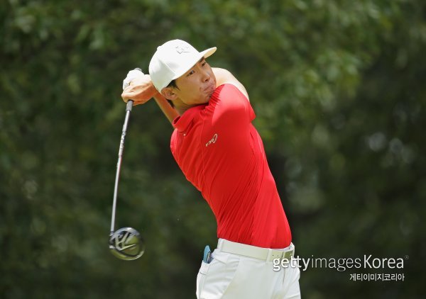 PGA 투어 3년차 김민휘는 최근의 상승세 덕분에 생애 첫 US오픈 출전에서 기대감을 부풀리고 있다. 김민휘가 12일(한국시간) 미국 테네시주 멤피스의 TPC사우스윈드에서 벌어진 페덱스 세인트주드 클래식 4라운드 18번홀에서 힘차게 어프로치 샷을 시도하고 있다. 사진=ⓒGettyimages이매진스
