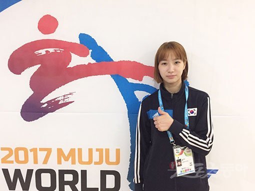 2017 무주세계태권도선수권대회 여자 46㎏급 금메달리스트 심재영이 27일 전북 무주 태권도원 T1경기장에서 스포츠동아와 인터뷰를 마친 뒤 포즈를 취하고 있다. 무주｜ 강산 기자 posterboy@donga.com