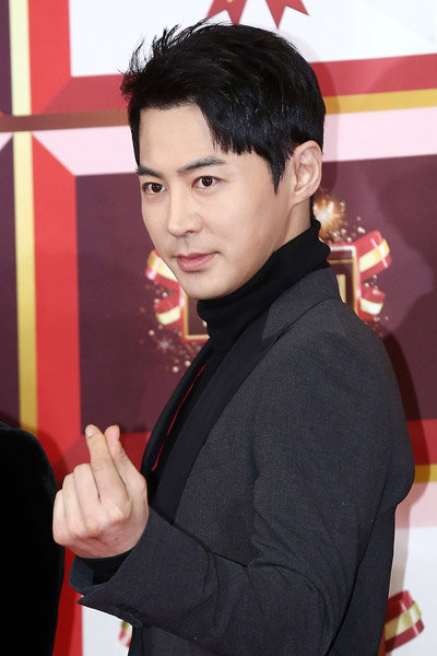 그룹 신화 전진. 동아닷컴DB