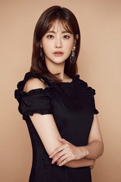 연기자 오연서는 지난해 영화 ‘국가대표2’와 드라마 ‘돌아와요 아저씨’에 이어 최근 막을 내린 SBS ‘엽기적인 그녀’까지 쉼 없이 달려왔다. 한계를 느끼다가도 카메라 앞에 서면 “힘든 감정이 바로 잊혀진다”고 했다. 사진제공|이매진아시아