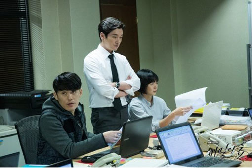 비밀의 숲에 출연한 최재웅(왼쪽). 사진제공｜tvN