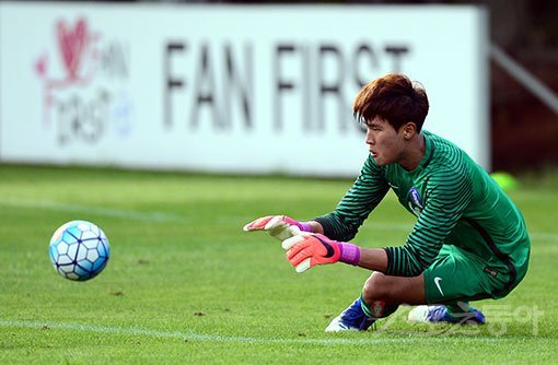 이란(8월 31일), 우즈베키스탄(9월 6일)과 ‘2018 러시아 월드컵‘ 아시아지역 최종예선을 앞둔 한국 축구대표팀이 22일 파주국가대표트레이닝센터(NFC)에서 훈련을 가졌다. 연습생 골키퍼 이준이 훈련을 펼치고 있다. 파주 | 김민성 기자 marineboy@donga.com