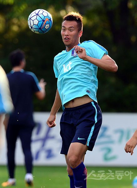김신욱은 헤딩 못지않게 발재간도 좋은 선수다. 대표팀 신태용 감독은 김신욱을 주요 공격옵션으로 활용할 계획이다. 파주 ｜ 김민성 기자 marineboy@donga.com