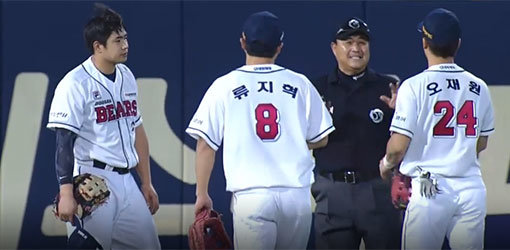 지난 29일 경기에서 김재환을 향해 폭언과 욕설이 쏟아지자 경기가 중단되고 있다. 사진｜KBSN SPORTS 캡쳐