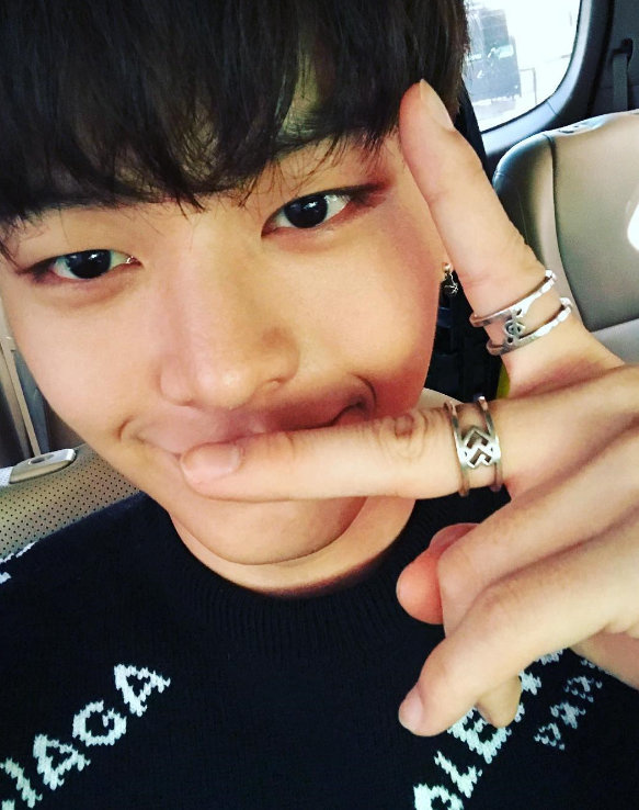 사진 | 육성재 인스타그램