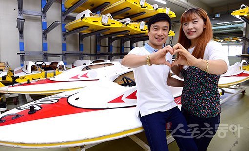 박설희 선수는 보물 1호로 남편 심상철 선수로부터 받은 ‘쿠리하라 메달’을 꼽았다. 대상 경주 결승전에 진출해야만 받을 수 있는 메달이라 꼭 갖고 싶었다고 한다. 심상철 선수는 가족 빼고 사랑 빼면 장모님이 사주신 목걸이가 보물 1호라고 말했다. 김종원 기자 won@donga.com